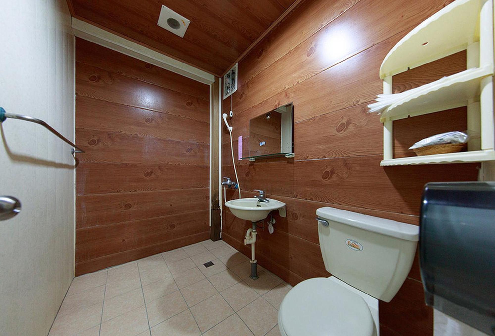 Kenting Dajianshan Cabin Rum bild