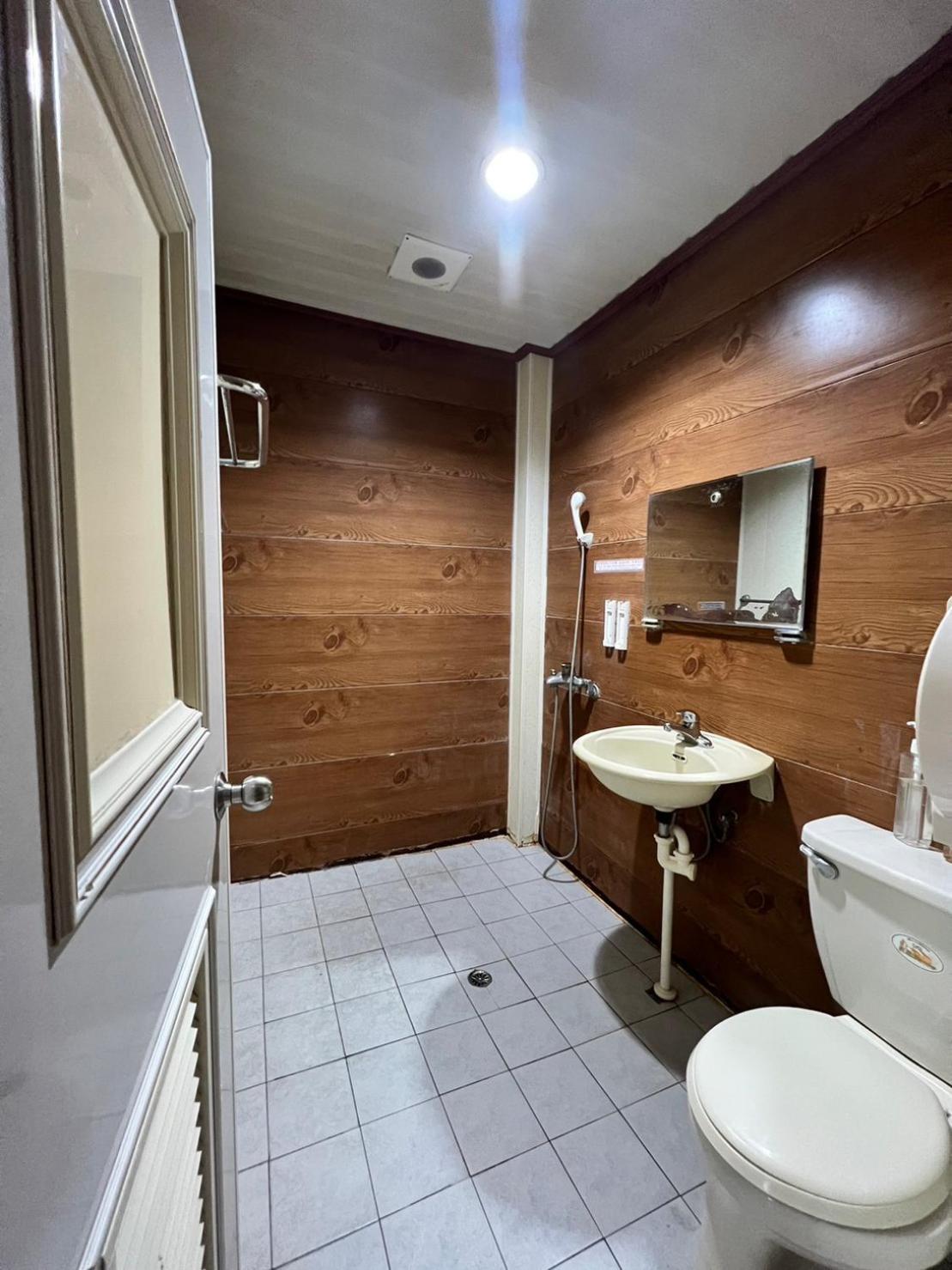 Kenting Dajianshan Cabin Rum bild