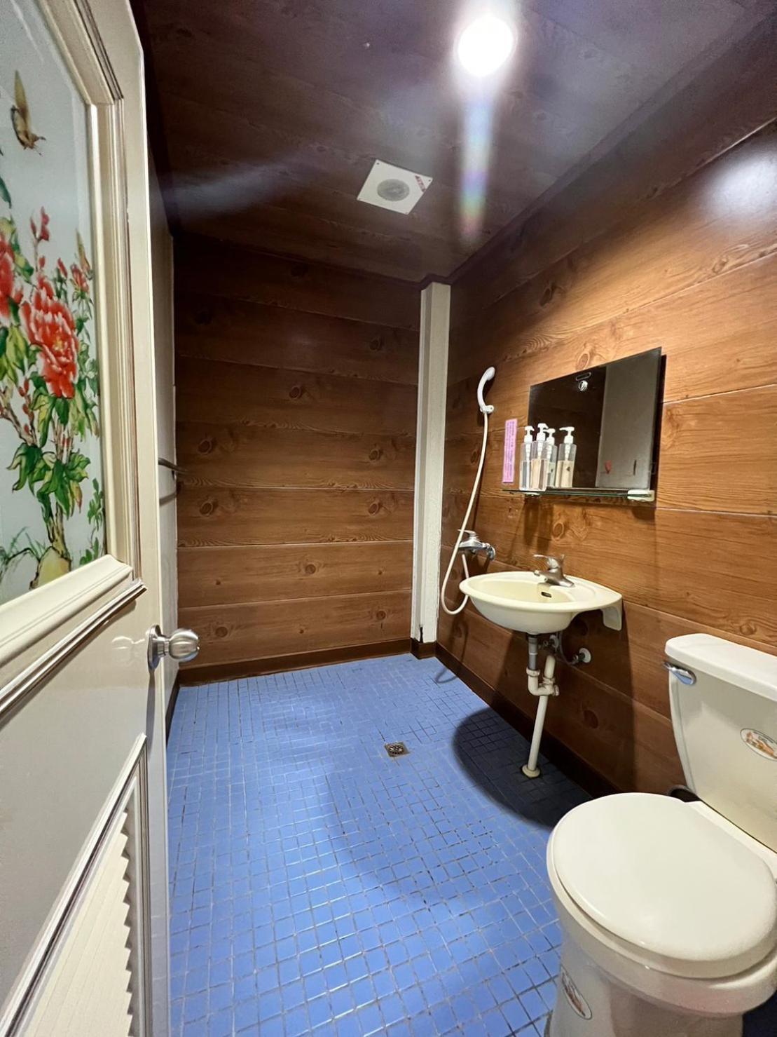 Kenting Dajianshan Cabin Rum bild